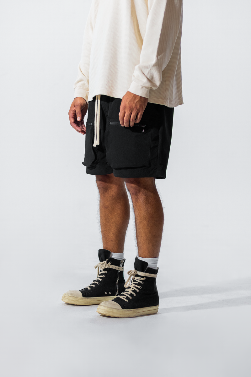 MULTI-POCKET SHORTS (BLACK)